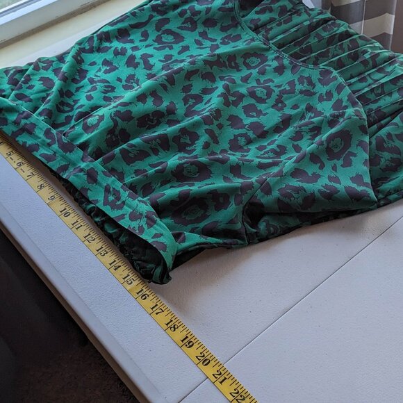 Leopard print dress with midi pleated skirt, lightweight wrinkle-free fabric - Picture 7 of 15